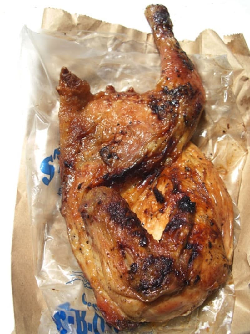 これがハーフサイズのチキン。人の顔と同じぐらいの大きさで、1つ4ドル！