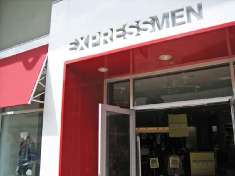 300坪もの広い店内にお手頃価格でカッコいいメンズ＆レディスのアイテムが並ぶ