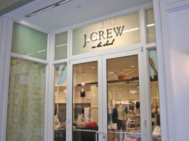 店名に「on-the-island」が付くアラモアナ店はリゾートウエアも豊富