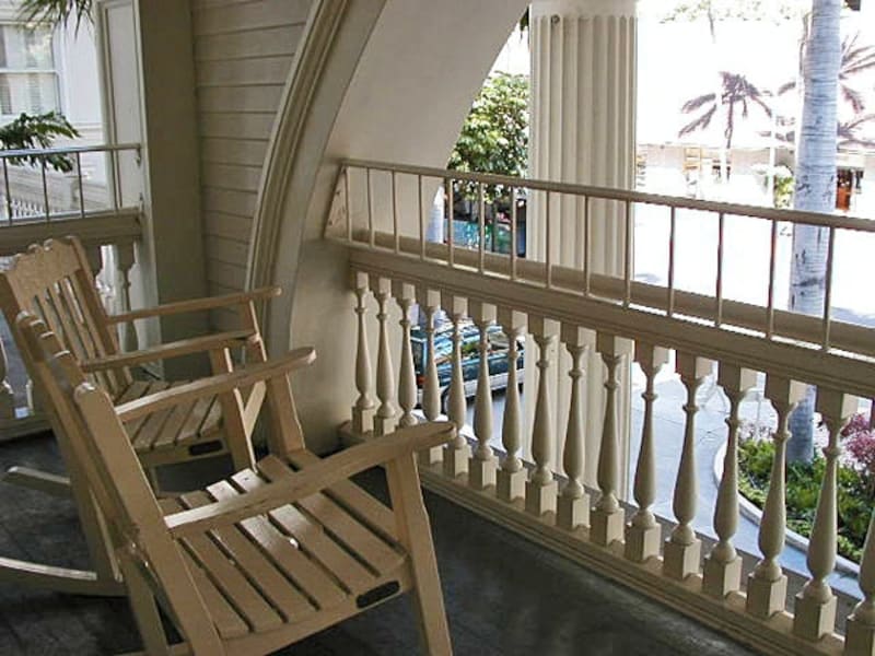 2階エントランス上の小さなベランダ