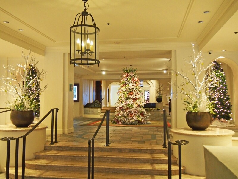 ちらはタワーウイングのツリー。モアナ・サーフライダーのイメージにぴったりな上品で美しいデコレーション