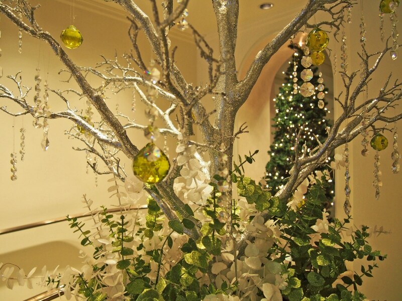 キラキラときらめくクリスタル風のオーナメントもモアナ・サーフライダーならでは