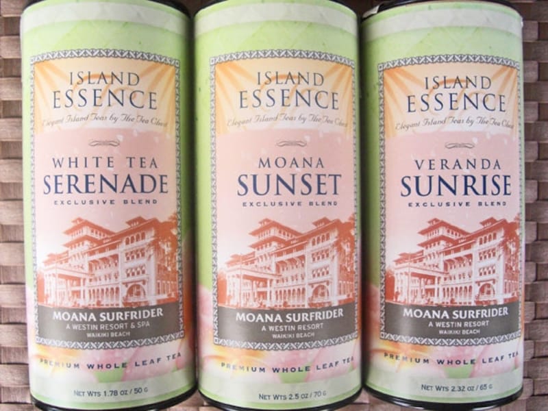 高さ15センチ、直径6.5センチの筒に入ったモアナ・サーフライダーの紅茶（各16ドル）