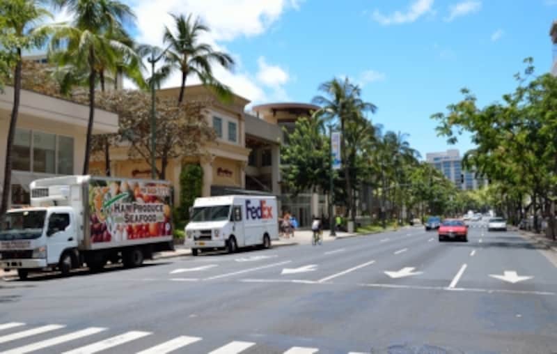 ワイキキは一方通行が多い。滞在ホテル周辺の道路事情を調べておこう