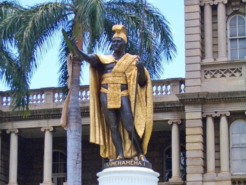 誰もが知っているハワイのシンボル、カメハメハ大王像