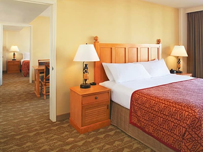 リビングと寝室2部屋、バスルームも2つ完備している2ベッドルーム