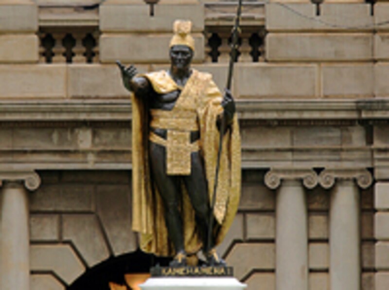 オアフ島カメハメハ大王像