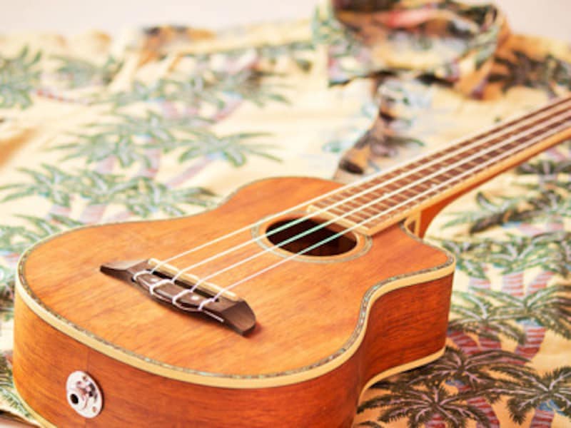 ウクレレは4弦。癒し効果抜群の優しい音色