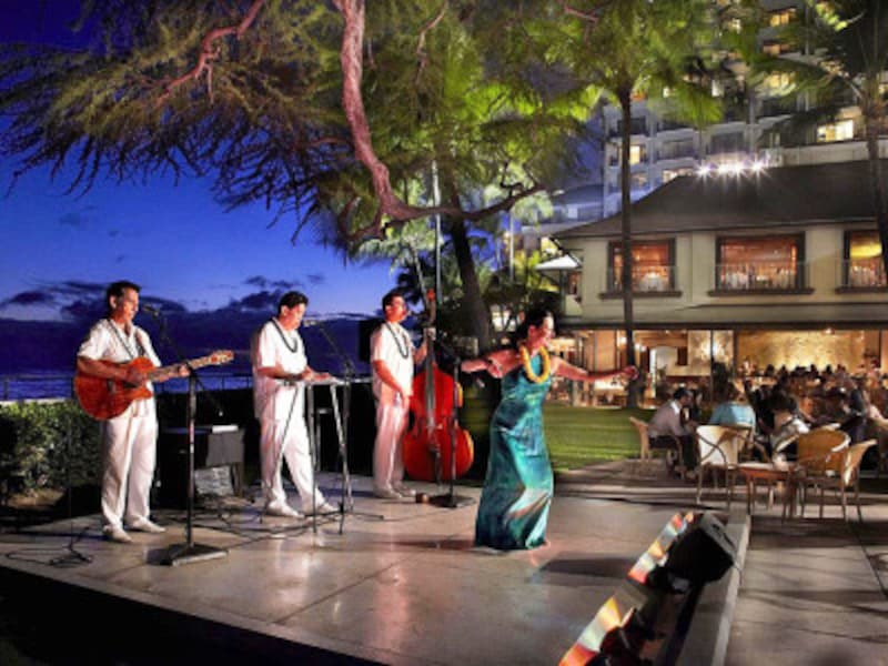 ドリンクだけで極上フラと美しいサンセットが堪能できるハウス・ウィズアウト・ア・キー