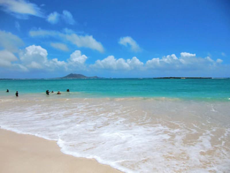 エメラルドグリーンの海と美しい砂浜が続く全米No.1ビーチ、カイルアビーチ