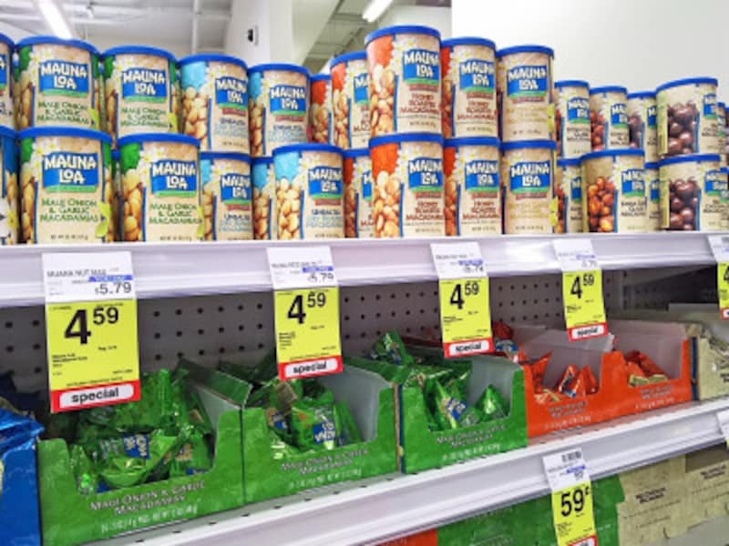 缶入り、袋入り、ばらまき用のテトラ型などサイズも価格も様々でお土産に選びやすい