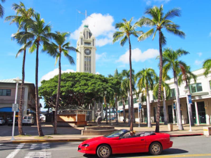 ホノルルのシンボル、アロハタワー。客船時代の1926年、ホノルル港に降り立つ旅客を歓迎するために建造 