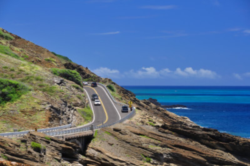美しいビーチが連なる東海岸のハイウェイは、絶景ドライブコース