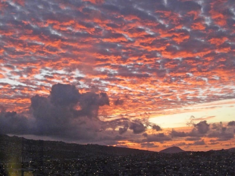 ドラマチックな朝焼けも見逃せない