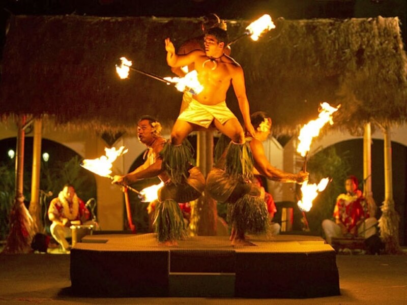 ハワイならではのエンターテイメントが堪能できるワイキキ・スターライト・ルアウ