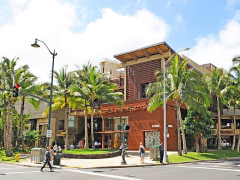 ロイヤル・ハワイアン・センターをはじめ、ワイキキのショッピングスポット＆レストランは、元旦も営業