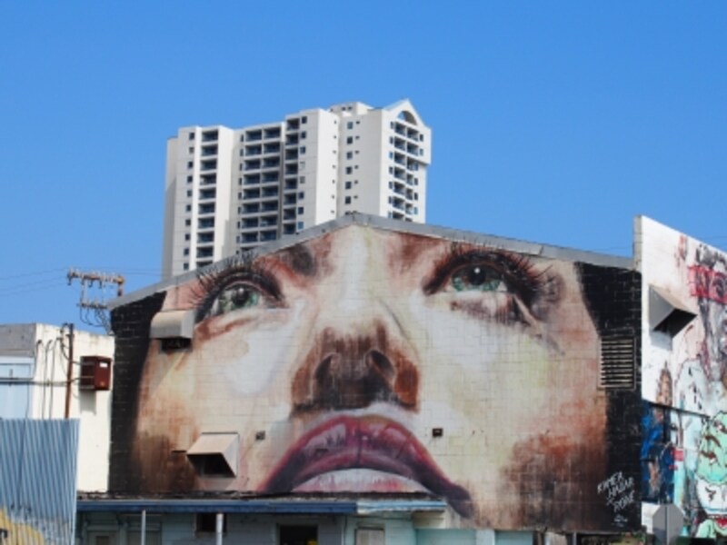 アートの街として注目されているカカアコ