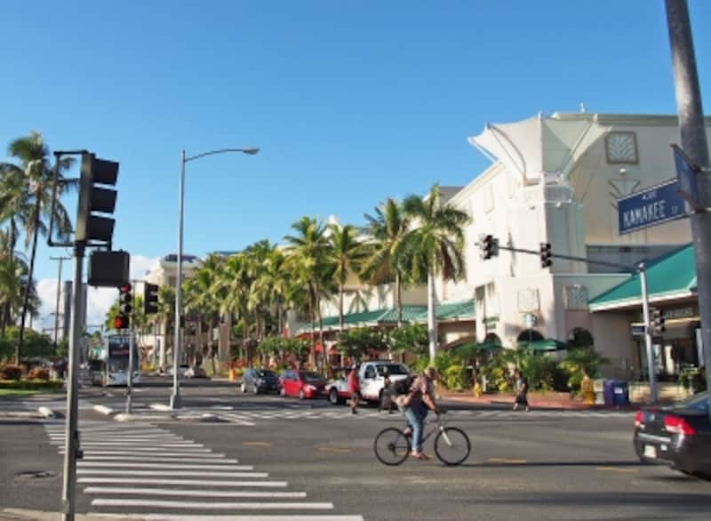 5つのショッピングモールが連なるワードビレッジ。ホールフーズ・マーケットやロングス・ドラッグスも入店予定で今後が楽しみ