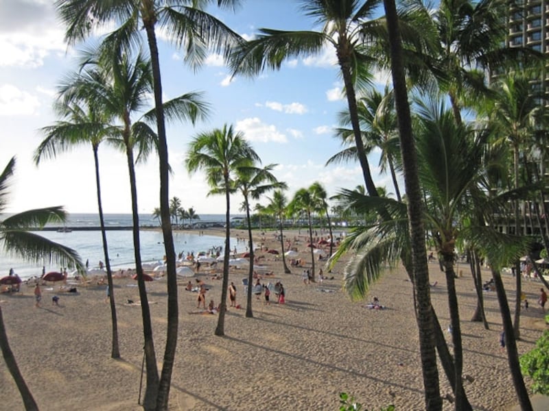 ヒルトンのアリイタワーから見たデューク・カハナモク・ビーチ