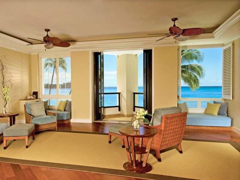 モアナ・ラニ・スパの開放的なリラクゼーション・ラウンジ