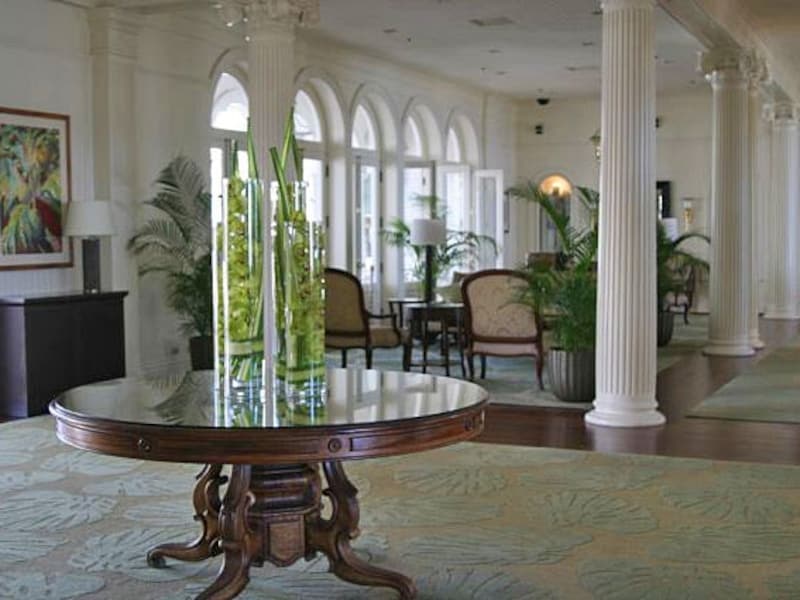 これまで多くの旅行者を迎え、見守り続けてきたロビーには気品と風格が漂う