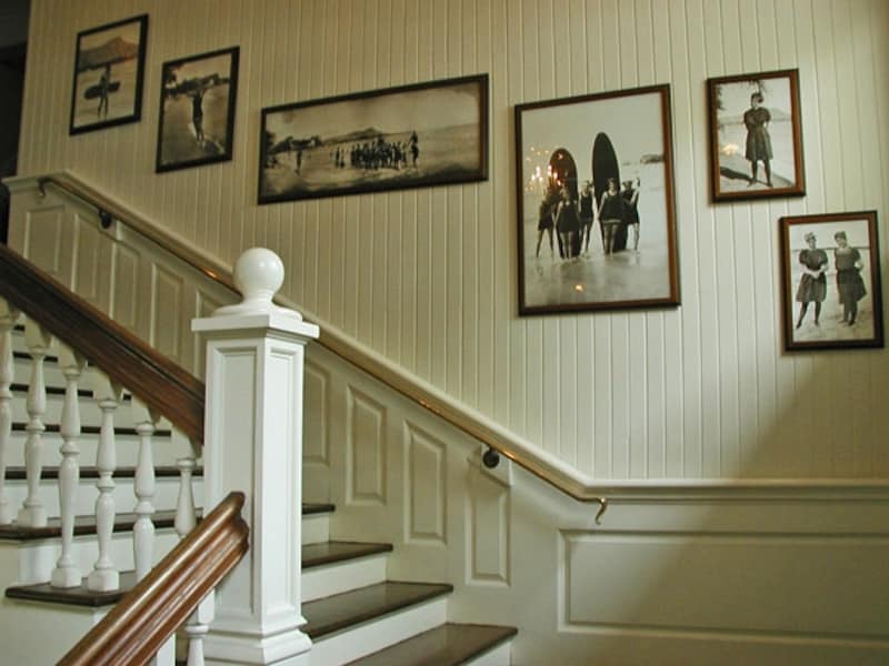 ロビー2階はホテルの歴史を紹介する歴史資料コーナー