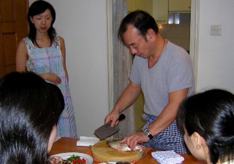 陳啓徳シェフ調理中