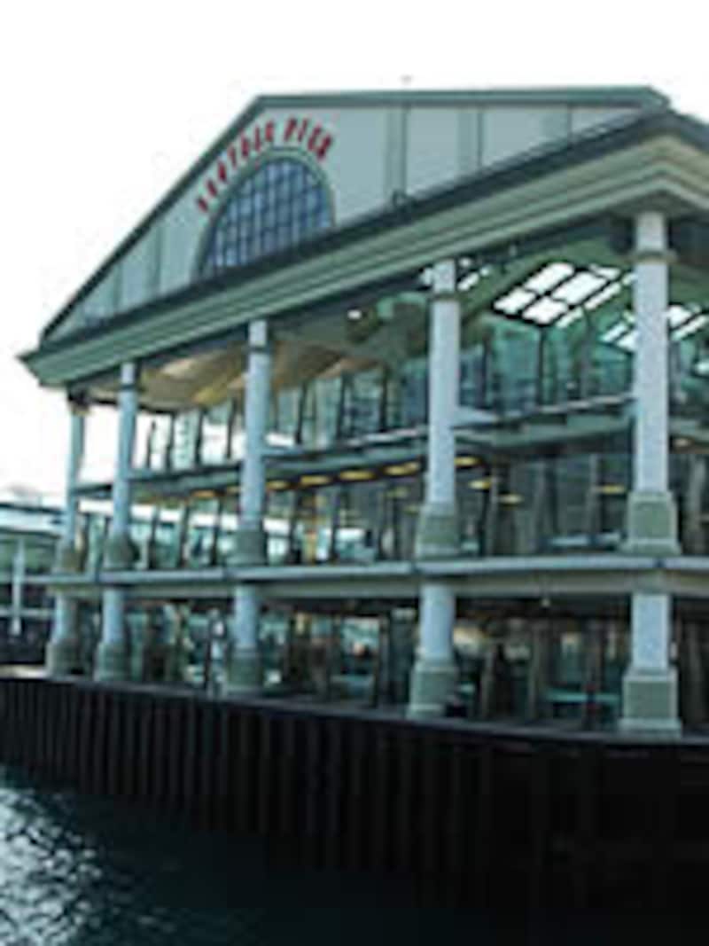 コロニアル調の建物