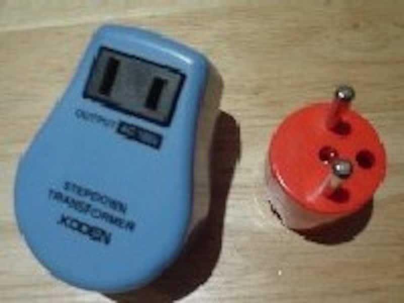 小型変圧器と変換アダプター