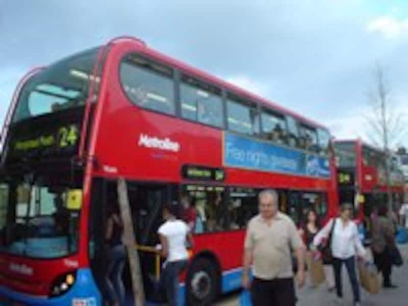 数珠繋ぎのバス