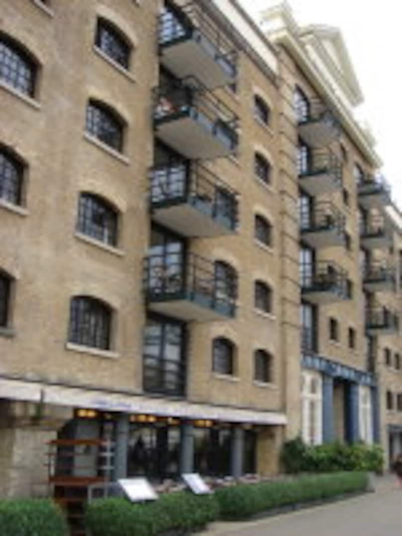 テムズ川沿いのフラット群