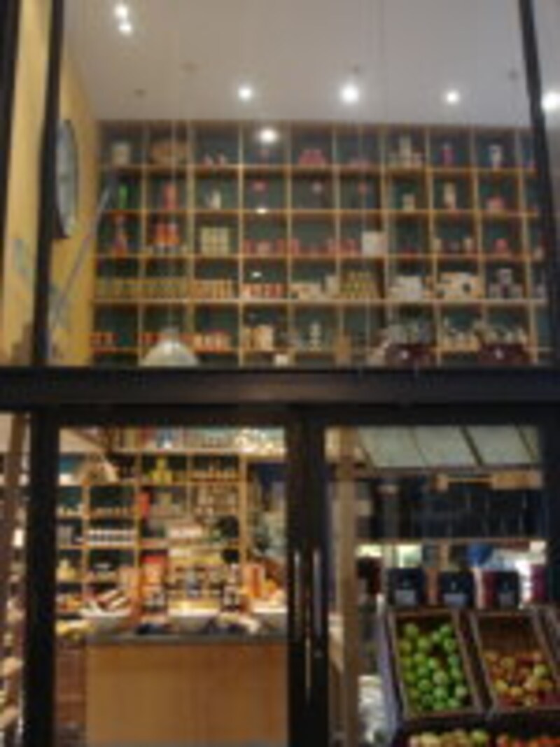 Le Pont de la Tour food store