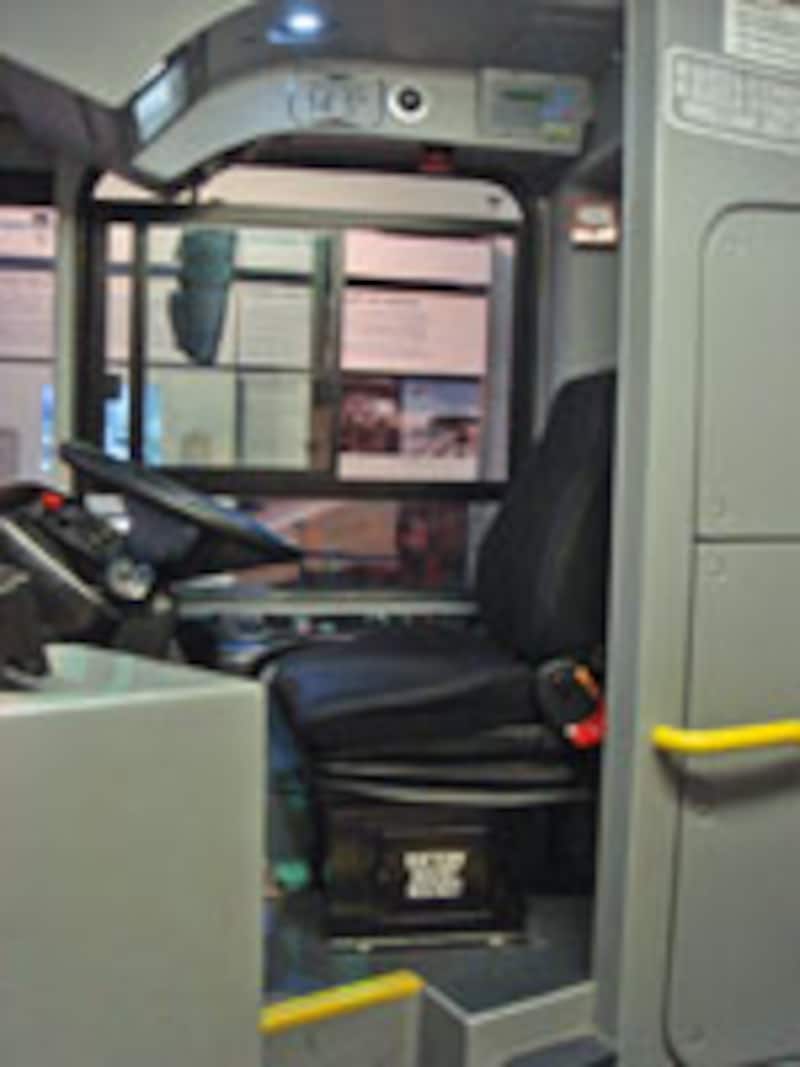 バス運転席