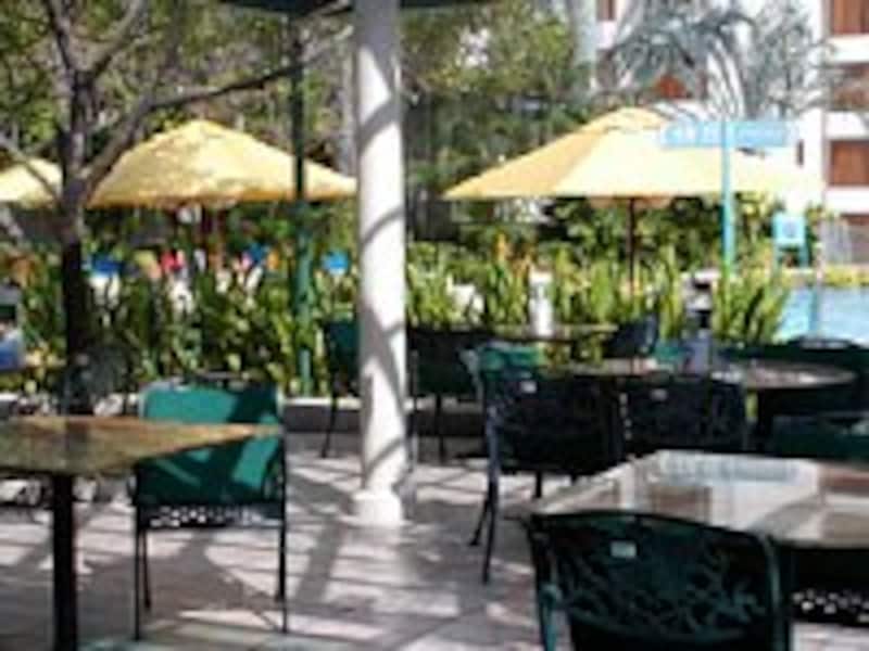 プールサイドの席