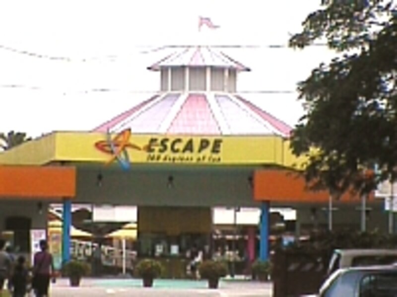 エスケープ テーマパークのゲート