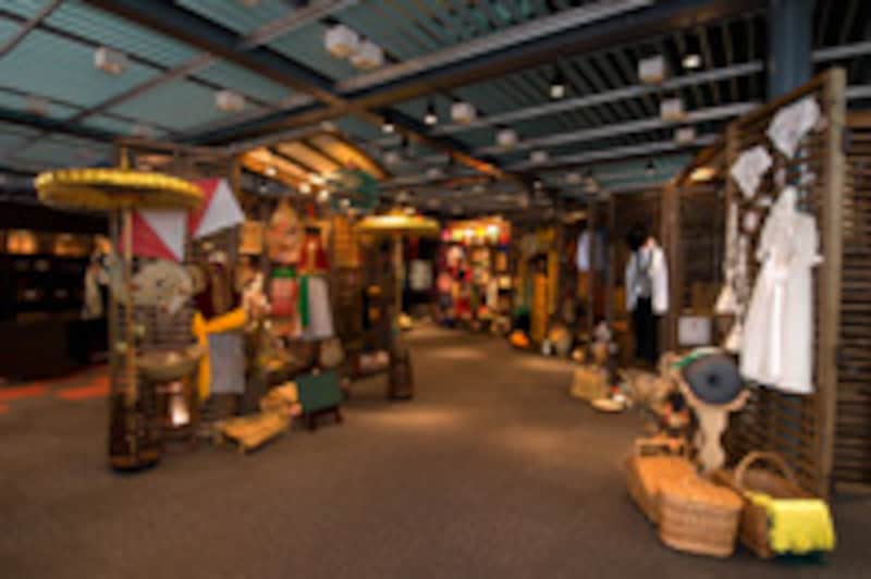 九州国立博物館1階「あじっぱ」は、アジアの原っぱの意味。アジアの多様な文化を楽しく体験できる