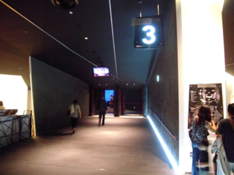 シアター内のゲート