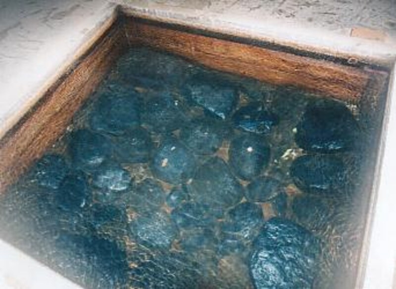 桶屋の浴槽は石が敷いてある