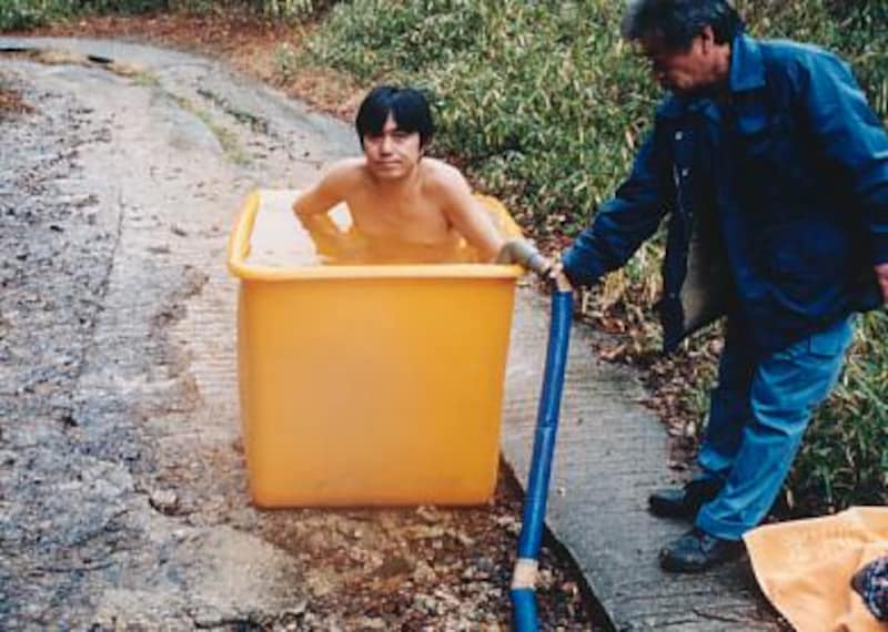 ポリ容器にて入浴