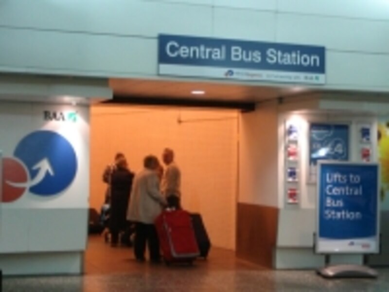 バス・ステーションへの入り口