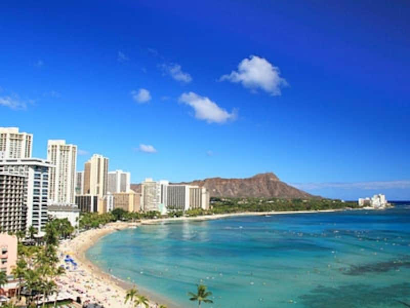 ハワイの代名詞といえるワイキキビーチは、ハワイを訪れる誰もが目指す場所。州都ホノルル市内ワイキキ地区にある