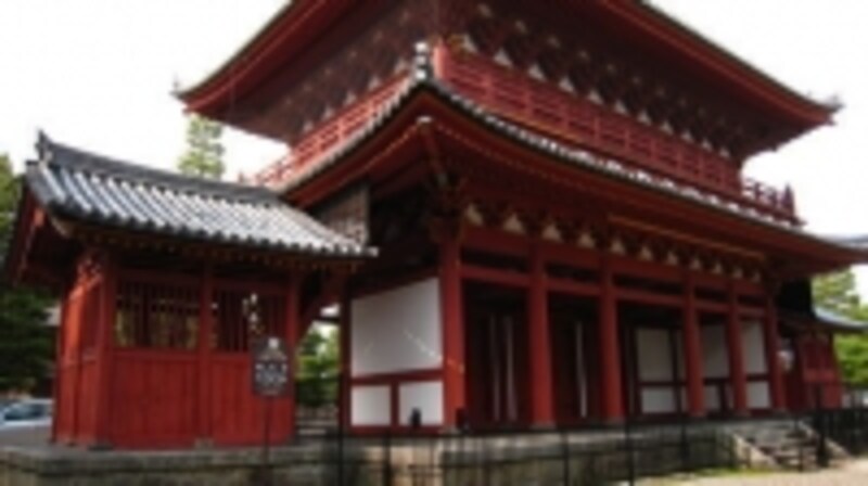 大きな堂宇が一直線に並ぶ禅宗寺院です