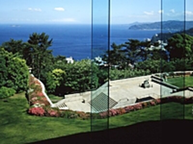 メインロビーから海も見える