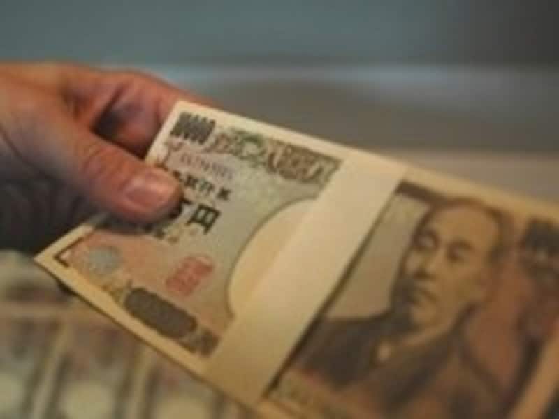 ATMで現金を入出金すれば、手数料無料でお金を動かせる