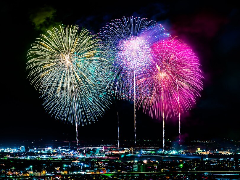 【2025年】全国のおすすめ花火大会27選！ 開催日・打ち上げ数も併せて紹介