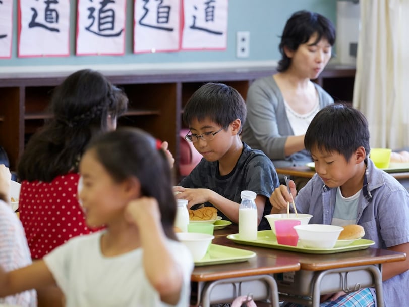 「不登校はペナルティー？」給食費無償化の盲点、“食べられない子”への支援から外れる自治体も