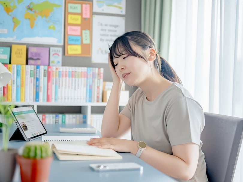 高校生の夏休みの宿題はなぜ終わらない？ 「部活」が最多、スマホも影響……保護者100人に聞いた本音