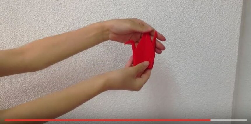 Magical Cloth Reverts Back to Origami Shape