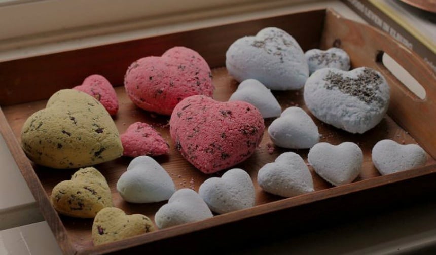 An Inexpensive Way to Make Bath Bombs