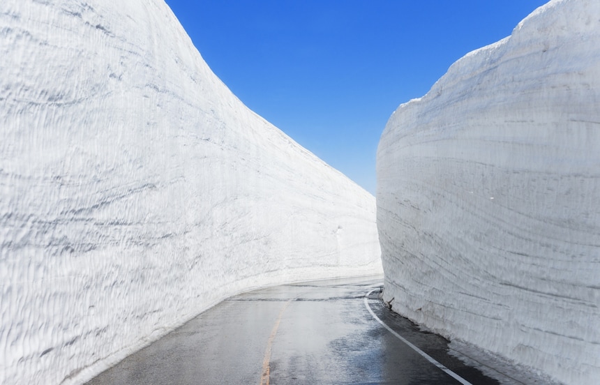 Affordable Travel to Snow Wall Yuki-no-Otani